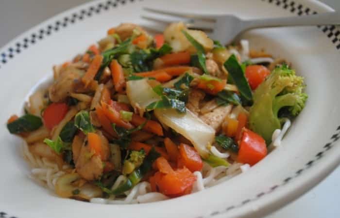 Easy-Chinese-chicken-stir-fry-1-700x450